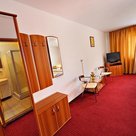 Motel Confort Floresti  Екстериор снимка